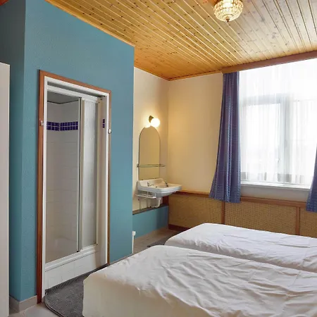 Spacious With Private Garden Hébergement de vacances *