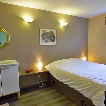 Spacious With Private Garden Ver