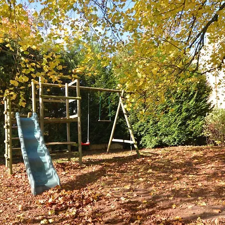 Spacious With Private Garden Hébergement de vacances