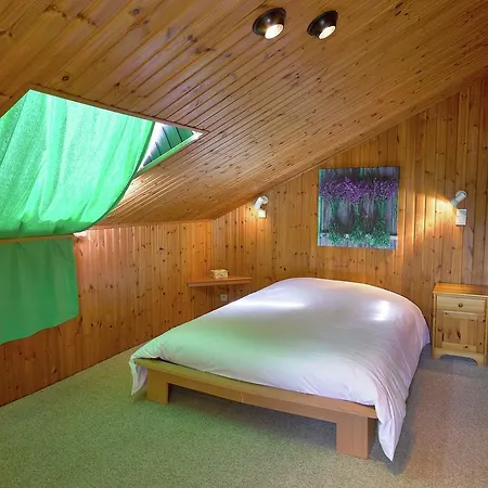 Spacious With Private Garden Hébergement de vacances Ver
